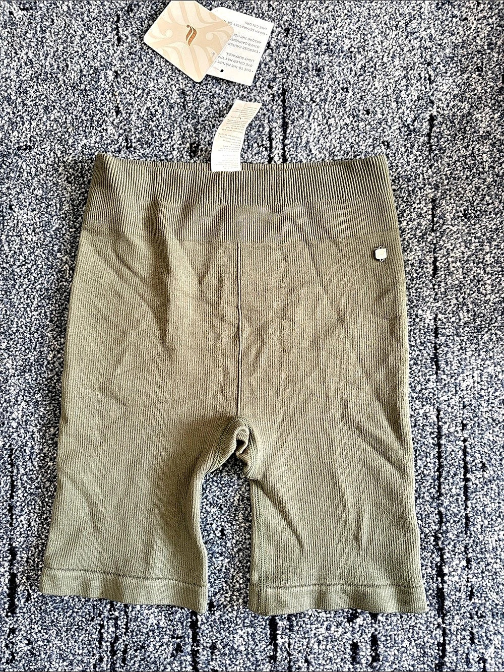 Fabletics Cloud Seamless High-Waisted Short High-Waisted Shorts in Green Size XS